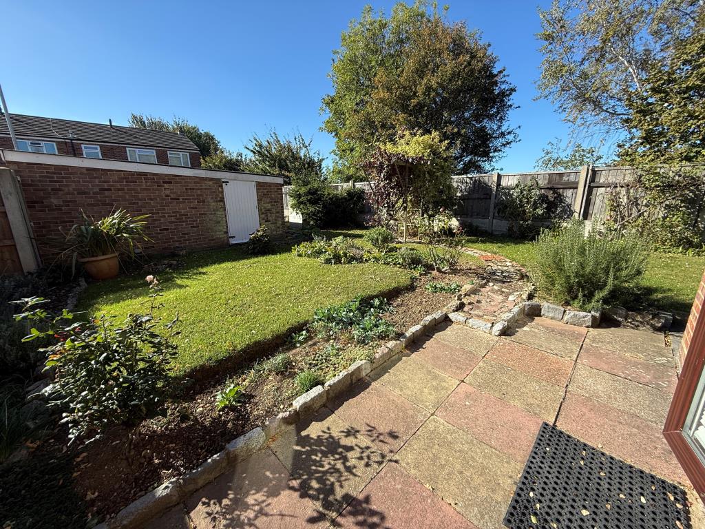 Lot: 178 - THREE-BEDROOM END-TERRACE HOUSE - Garden to rear
